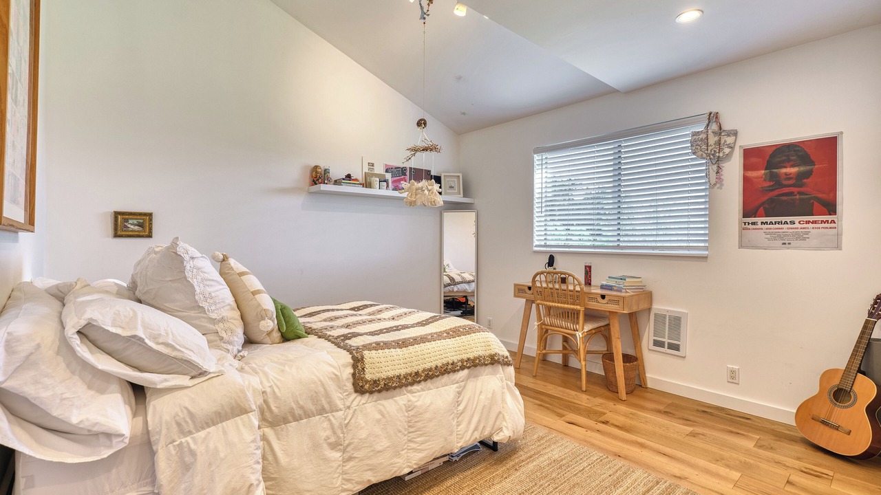 Photo of Bedroom in Point Roberts