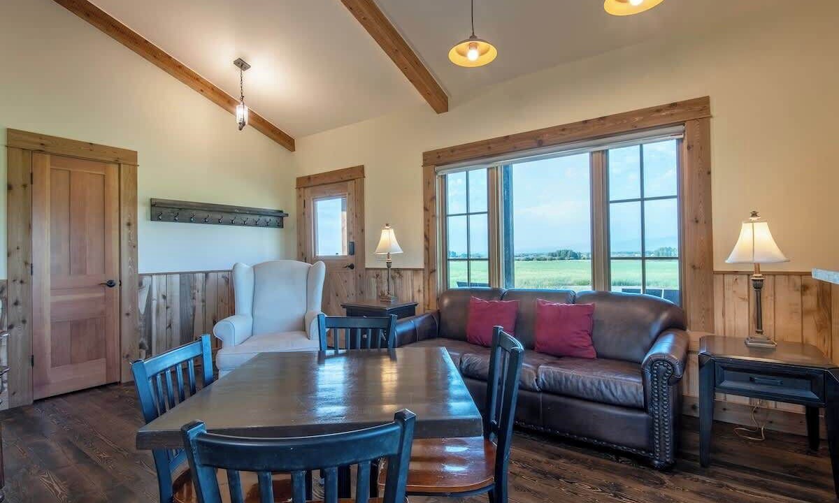 Photo of Livingroom in Victor