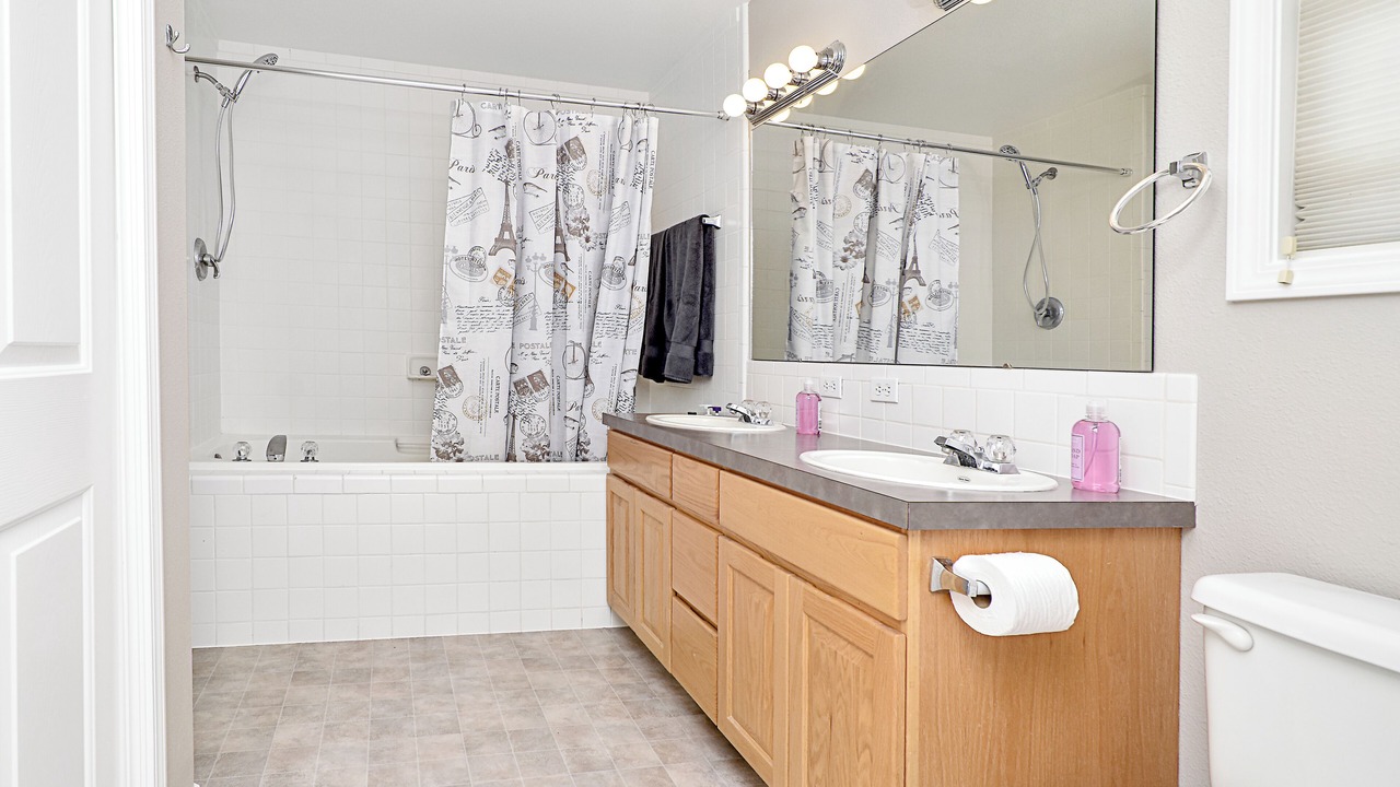 Photo of Bathroom in Southwest Ada County Alliance