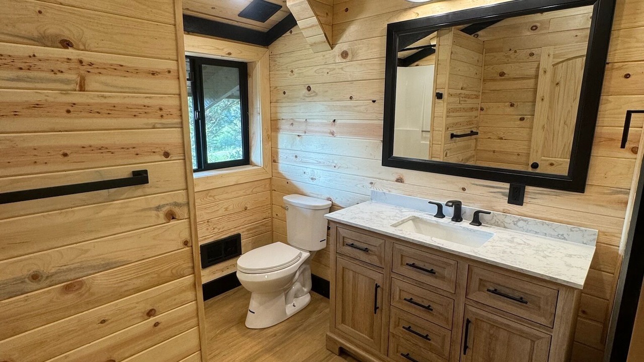 Photo of Bathroom in Island Park