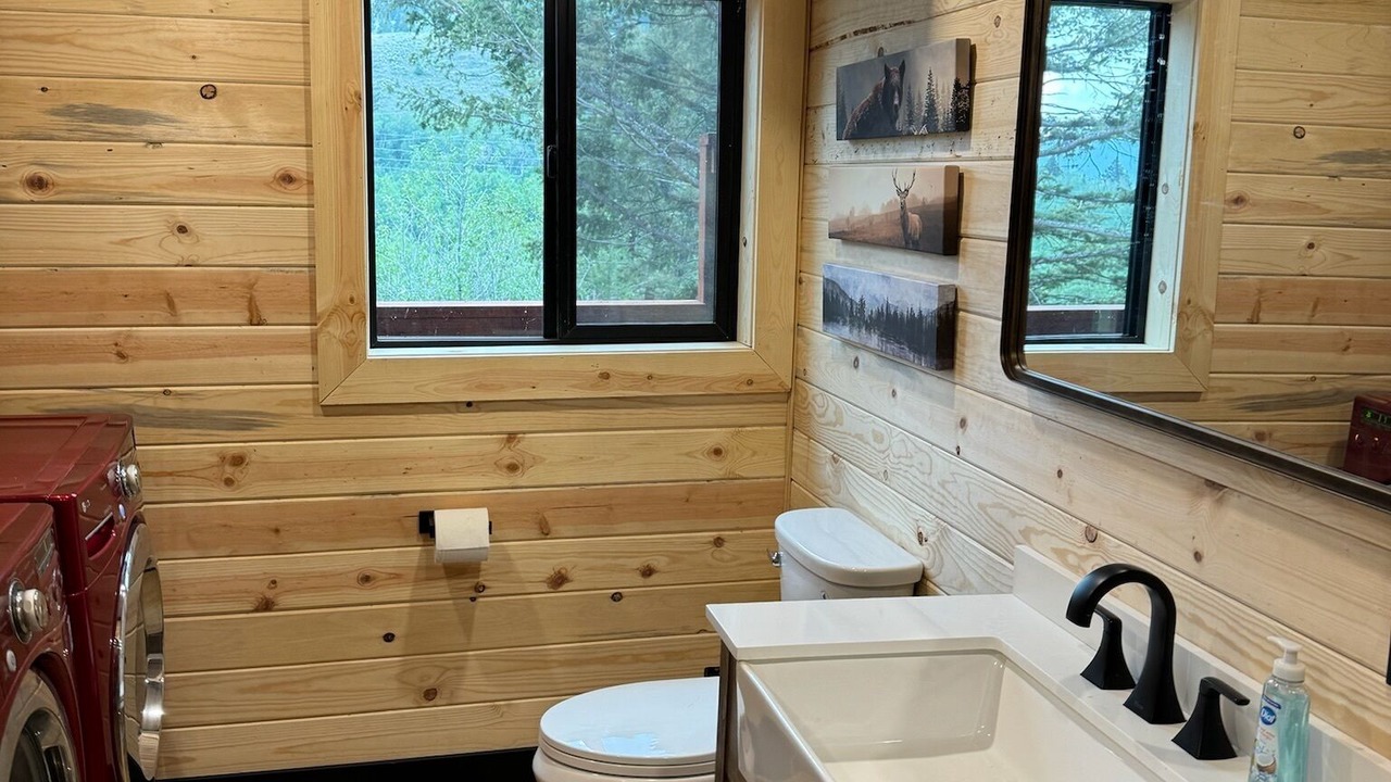 Photo of Bathroom in Island Park
