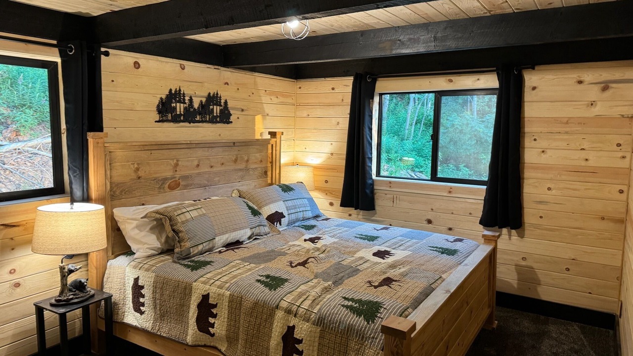 Photo of Bedroom in Island Park