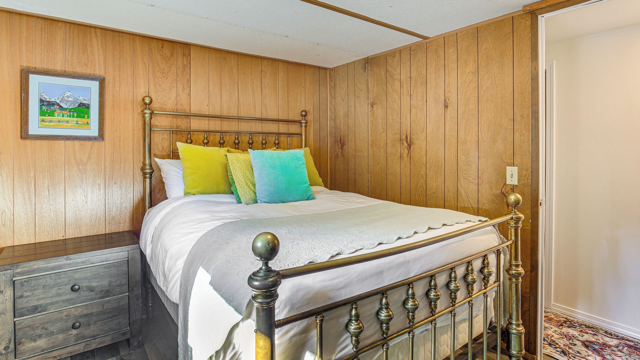 Photo of Bedroom in Crescent