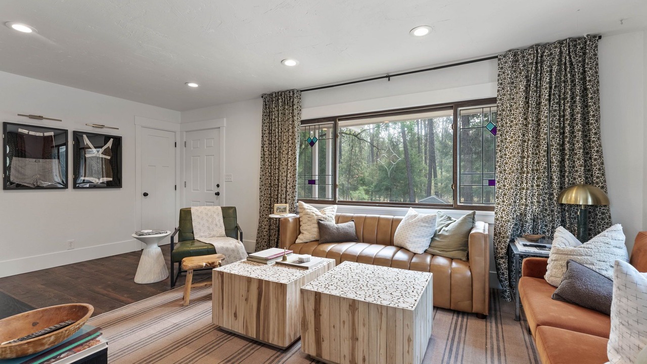 Photo of Livingroom in Nine Mile Falls