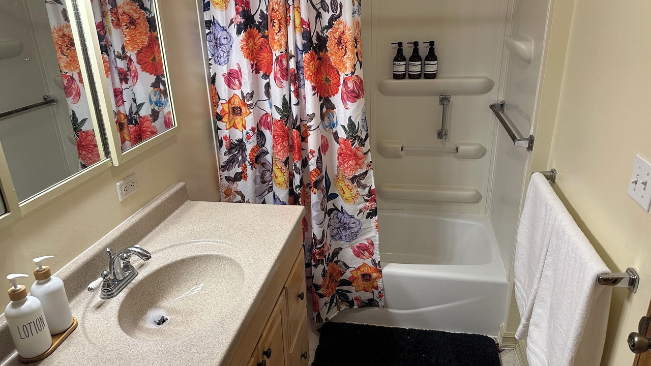 Photo of Bathroom in Seahurst
