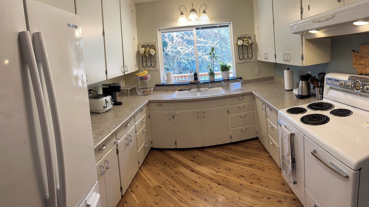 Photo of Kitchen in Seahurst