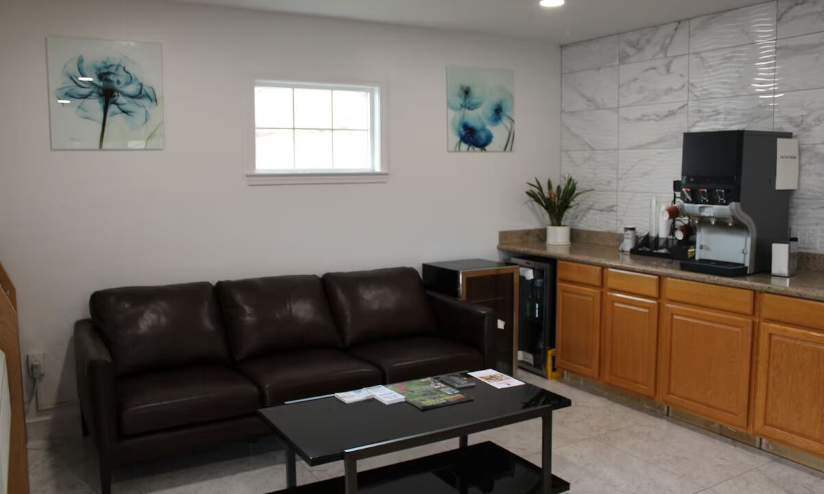 Photo of Livingroom in Ashland