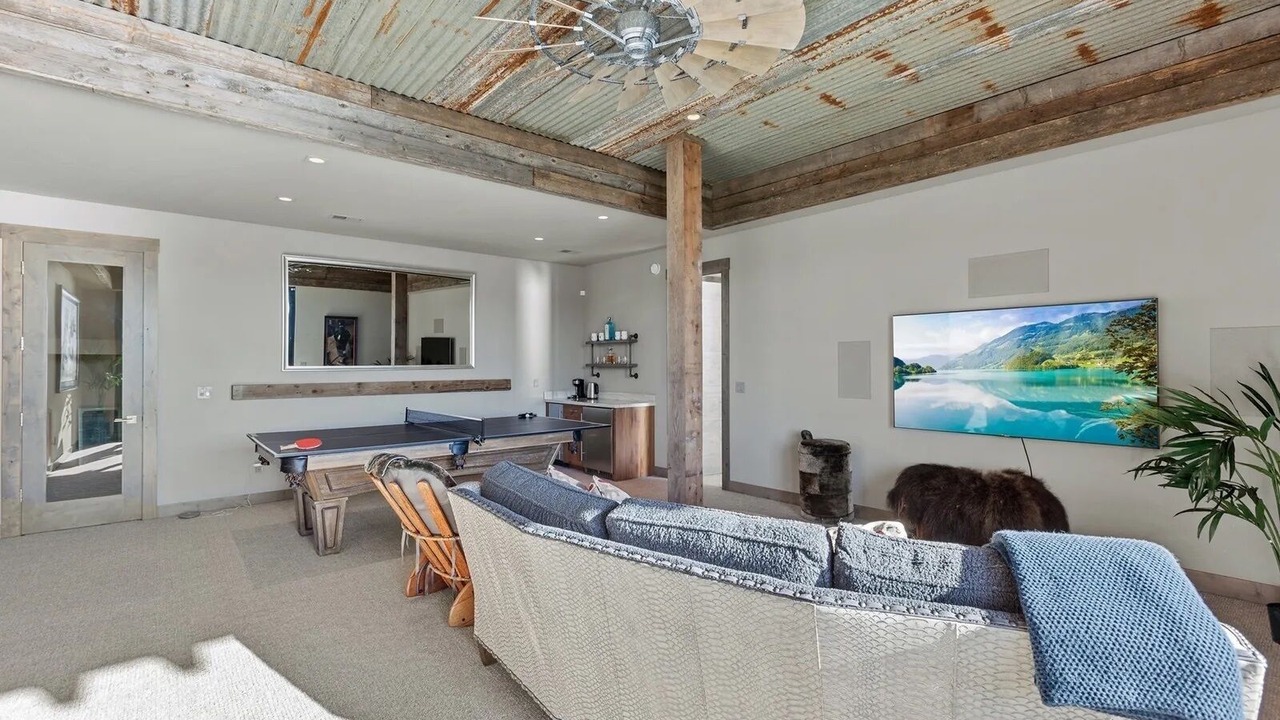 Photo of Livingroom in Harrison