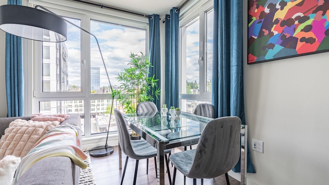 Photo of Livingroom in West Bellevue