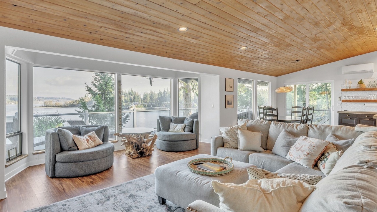 Photo of Bedroom in Longbranch