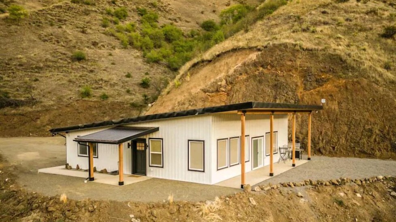Photo of Outdoor in White Bird