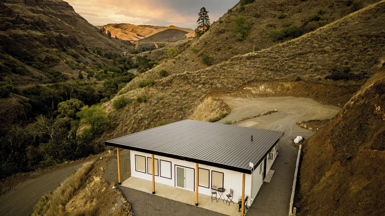Photo of Outdoor in White Bird
