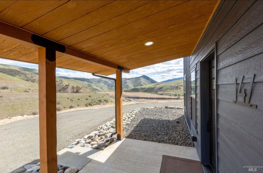 Photo of Outdoor in White Bird