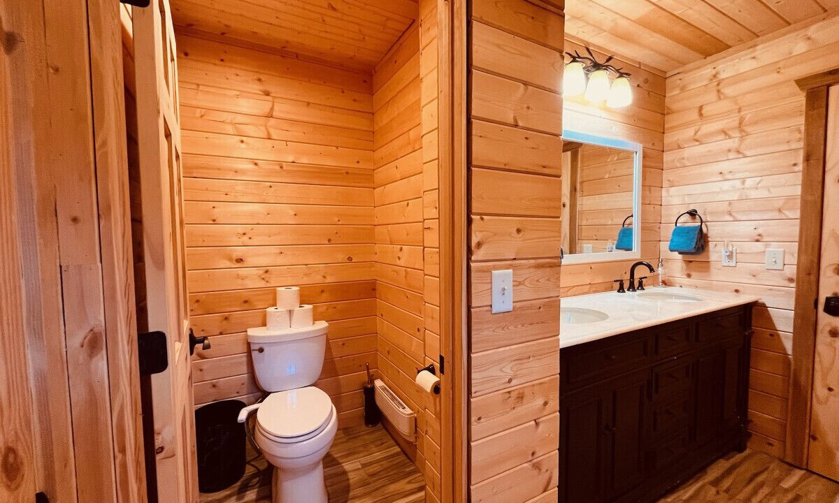 Photo of Bathroom in Island Park