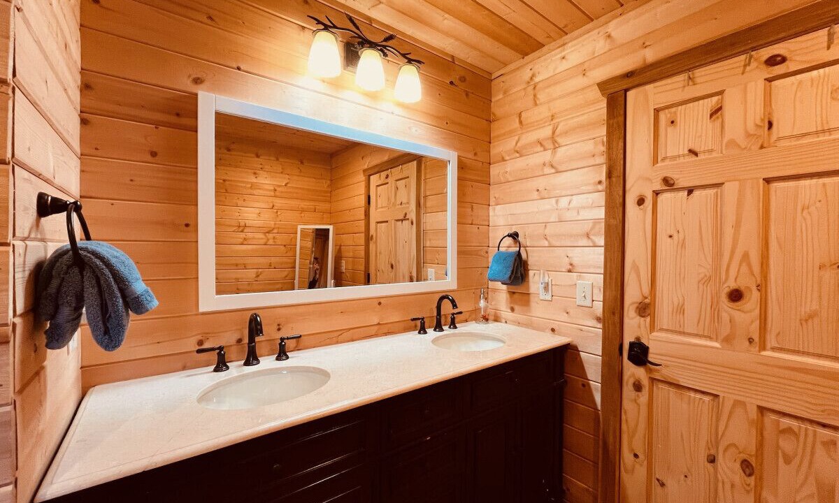 Photo of Bathroom in Island Park
