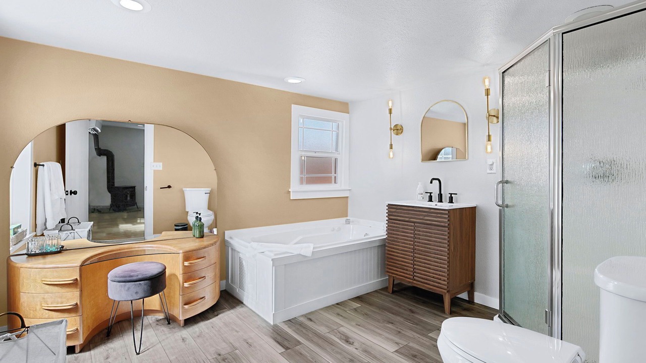 Photo of Bathroom in Depot Bench