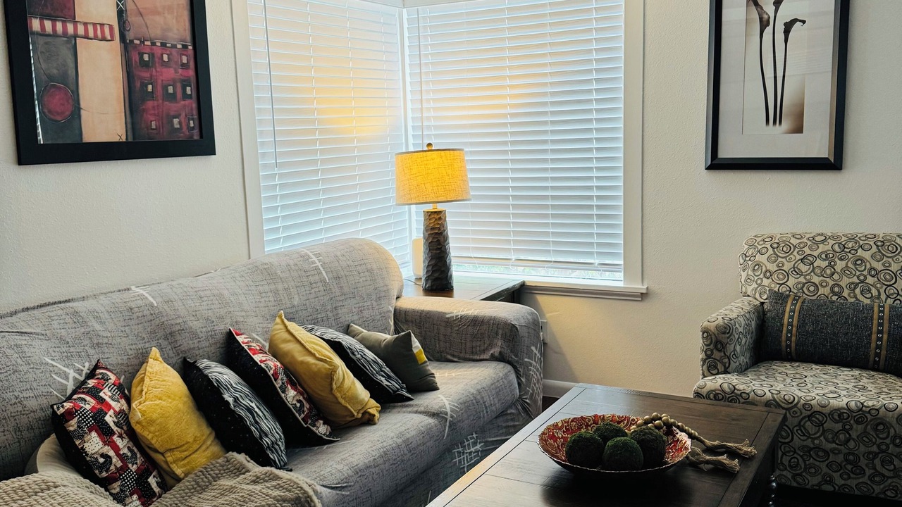 Photo of Livingroom in SeaTac