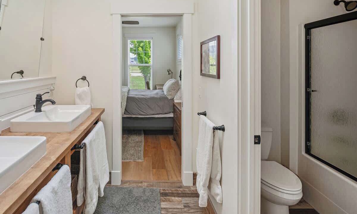 Photo of Bathroom in Laclede