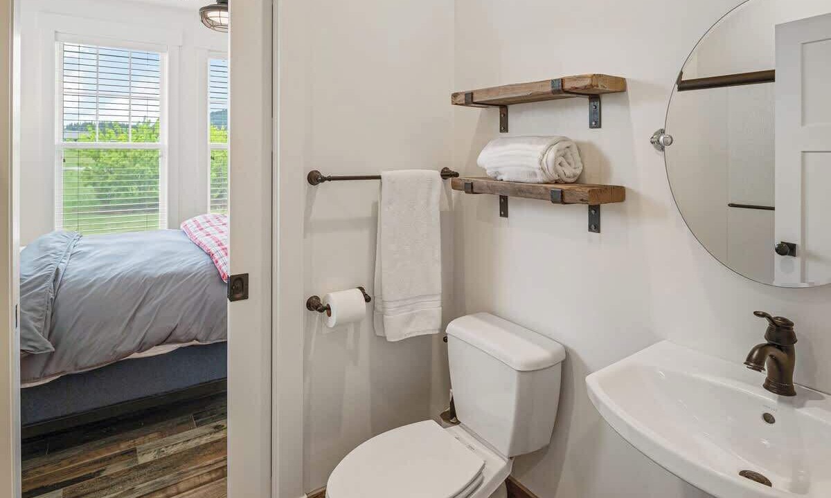Photo of Bathroom in Laclede