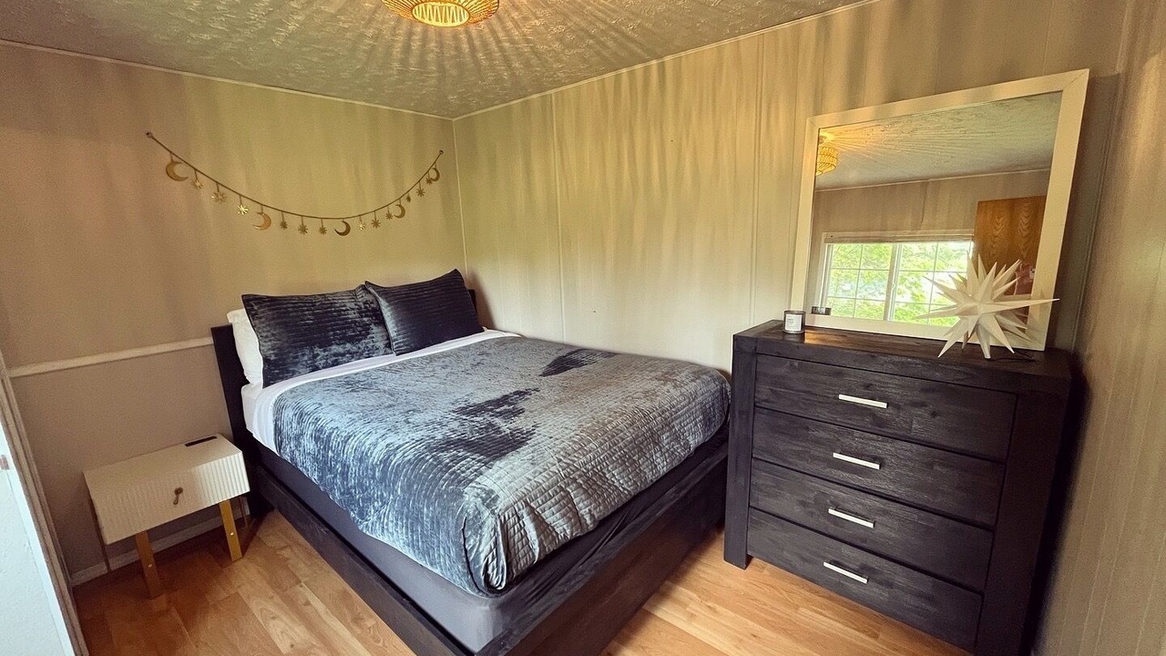 Photo of Bedroom in Worley