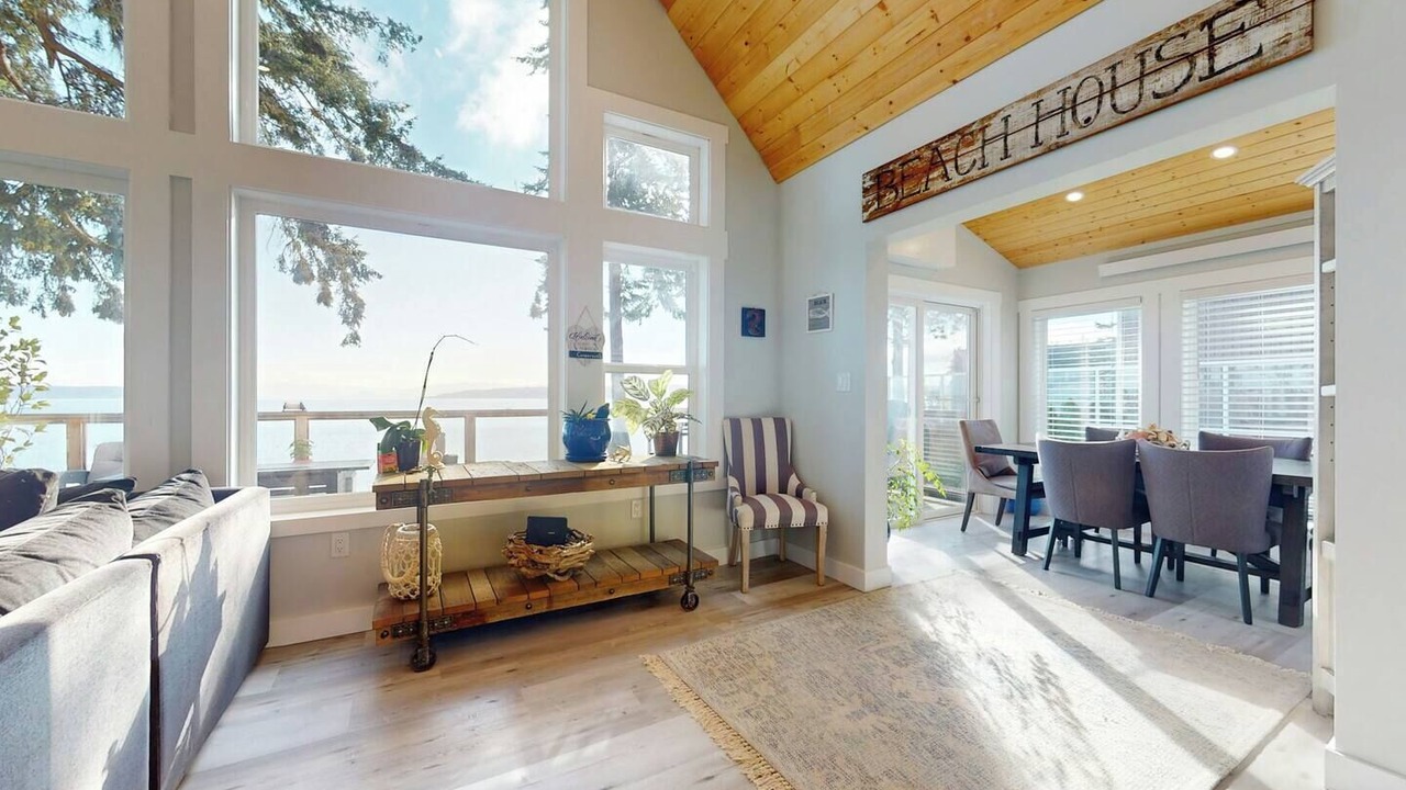 Photo of Livingroom in Coupeville