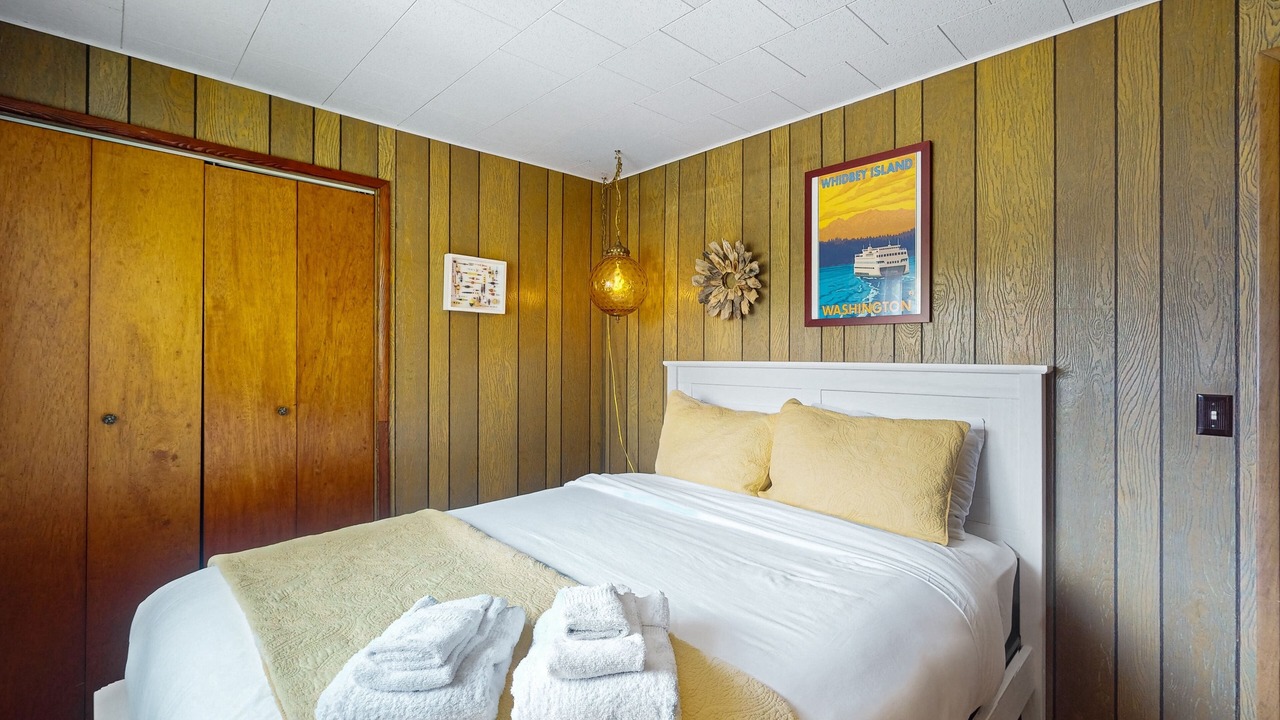 Photo of Bedroom in Coupeville