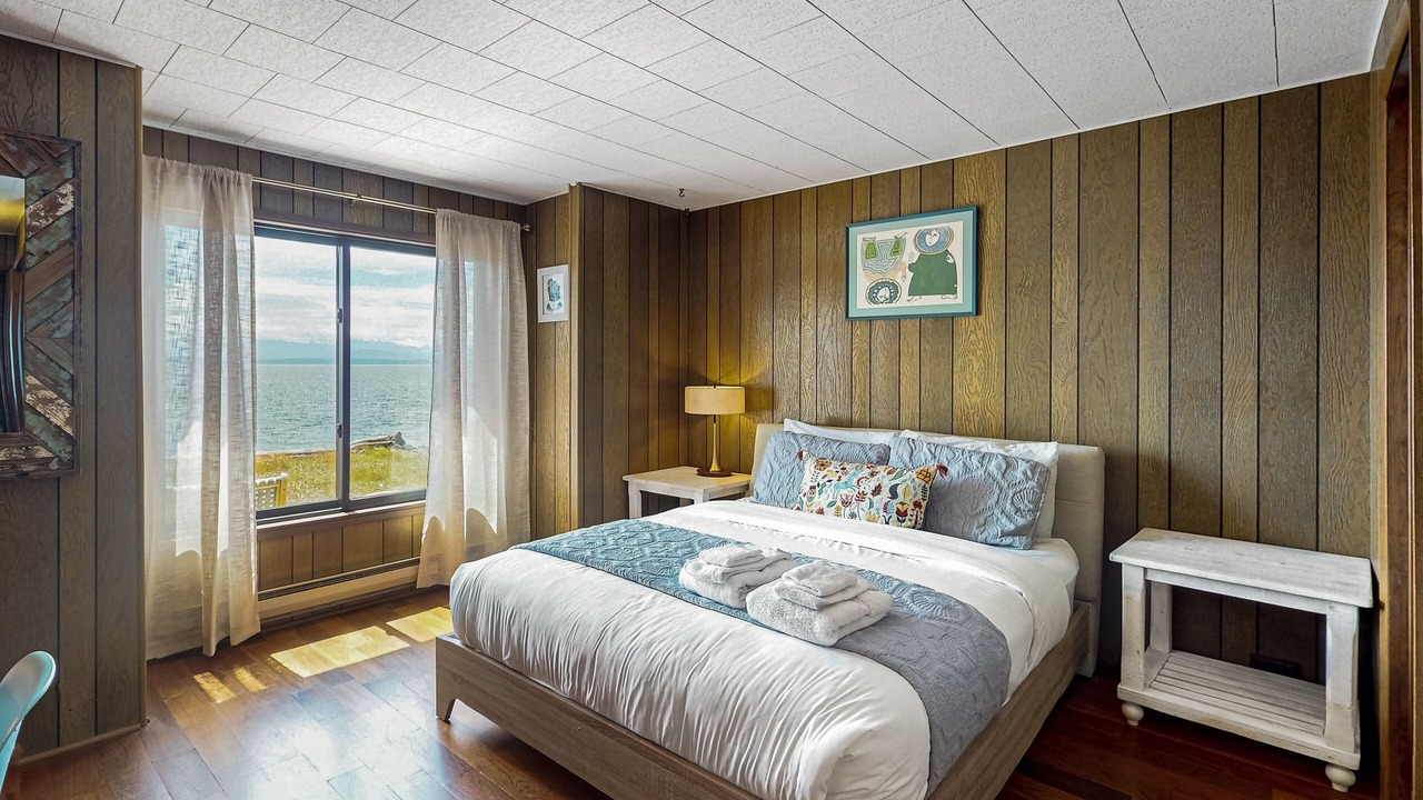Photo of Bedroom in Coupeville