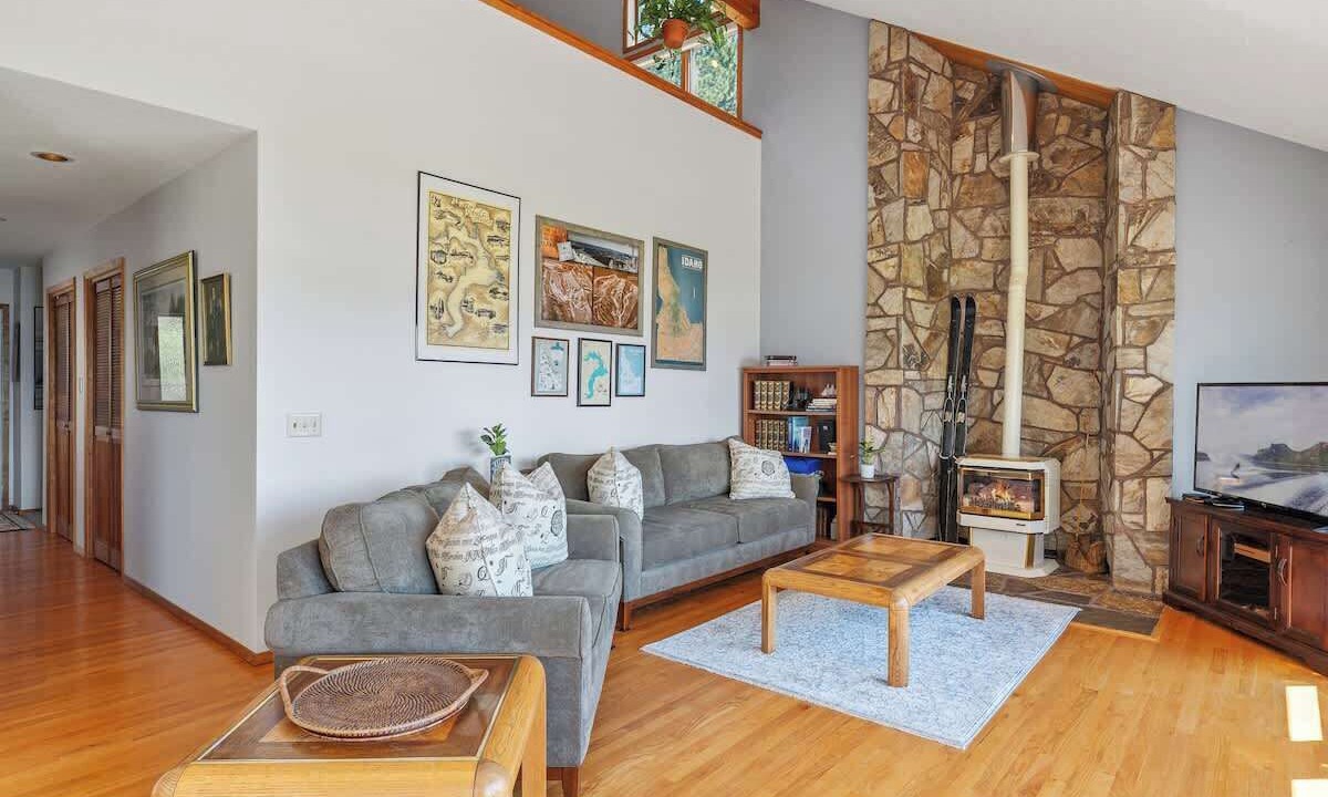 Photo of Livingroom in Sandpoint