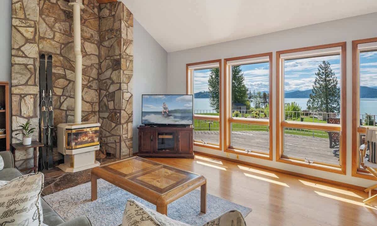 Photo of Livingroom in Sandpoint