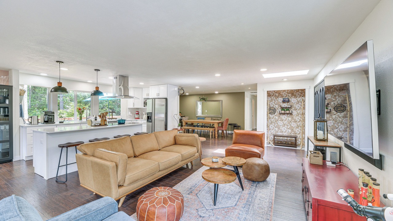 Photo of Livingroom in Anderson Island