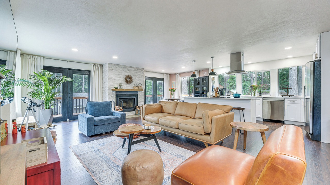 Photo of Livingroom in Anderson Island