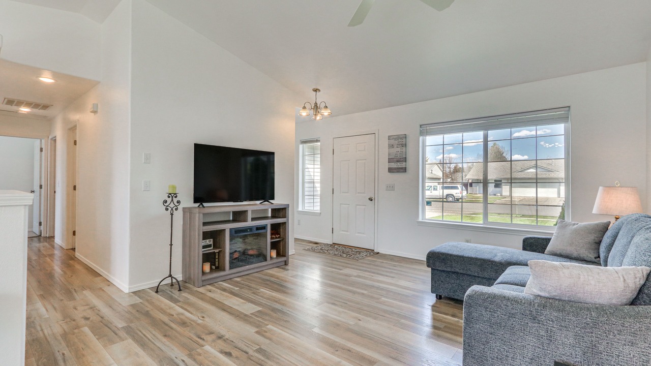 Photo of Livingroom in Hayden
