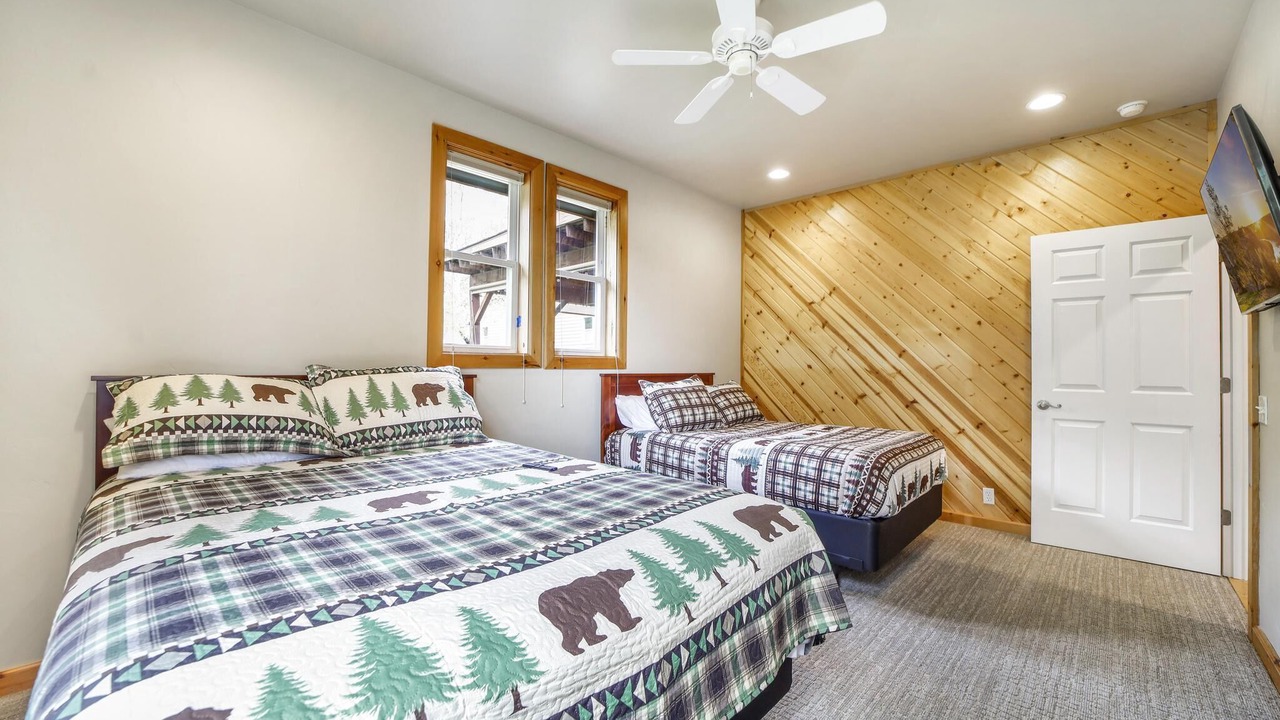 Photo of Bedroom in Pine