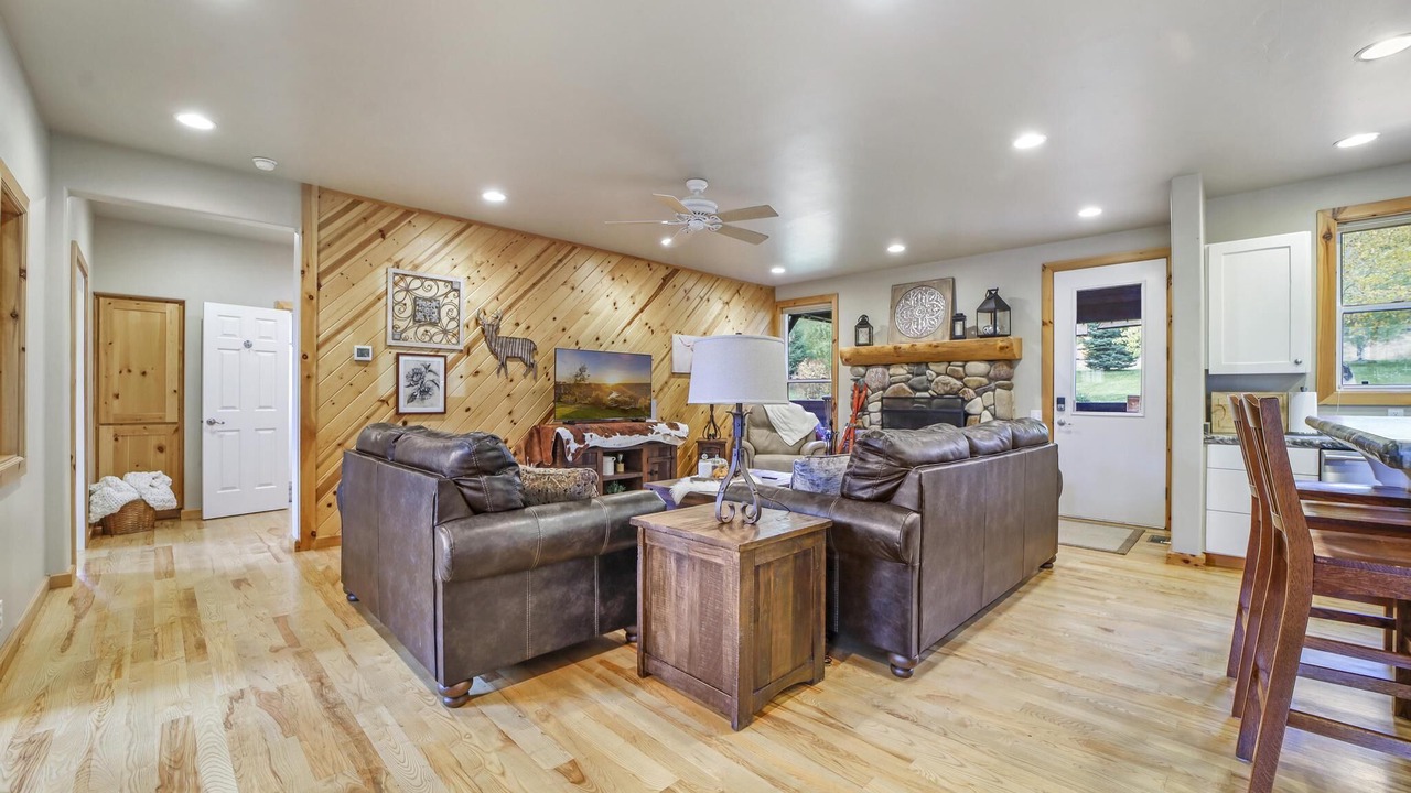 Photo of Livingroom in Pine
