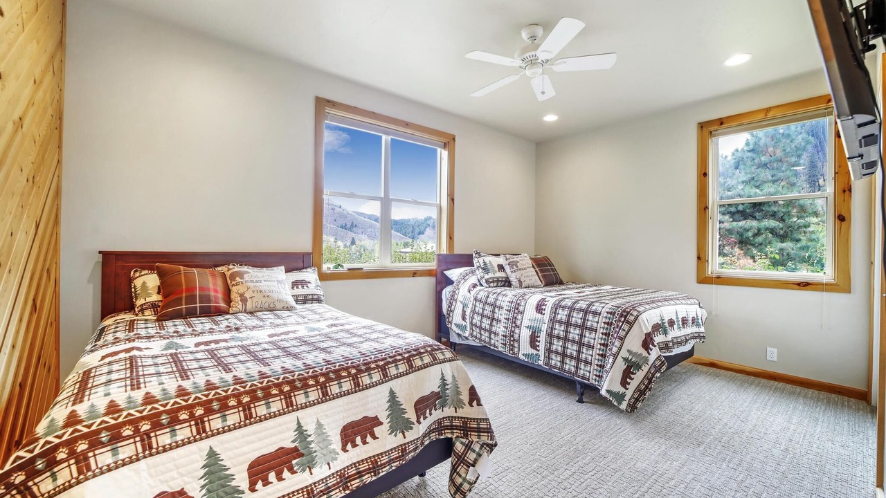 Photo of Bedroom in Pine