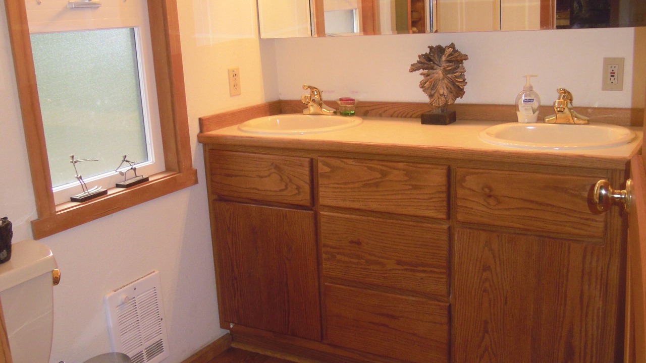 Photo of Bathroom in Klamath Falls