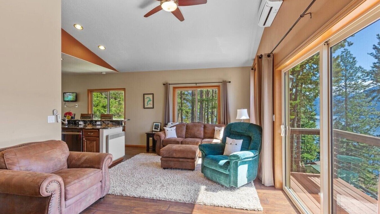 Photo of Livingroom in Bayview