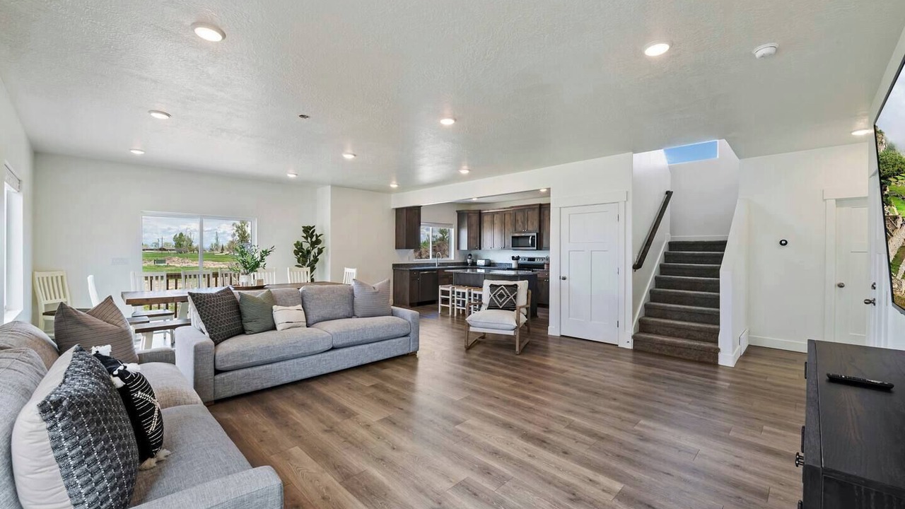 Photo of Livingroom in Sweetwater