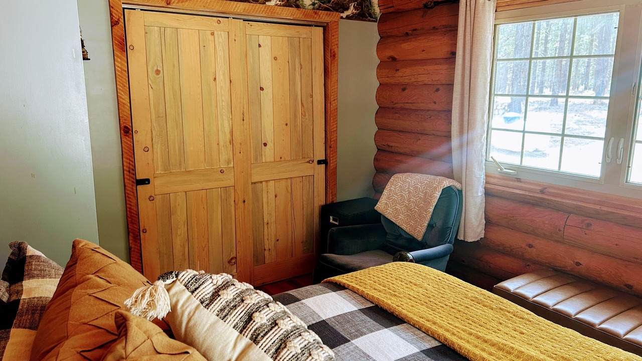 Photo of Bedroom in Chiloquin