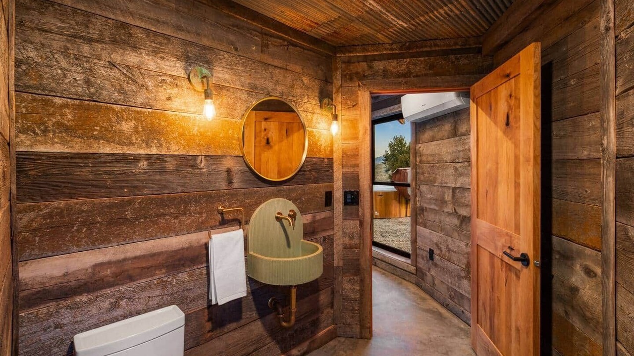 Photo of Bathroom in Emigrant