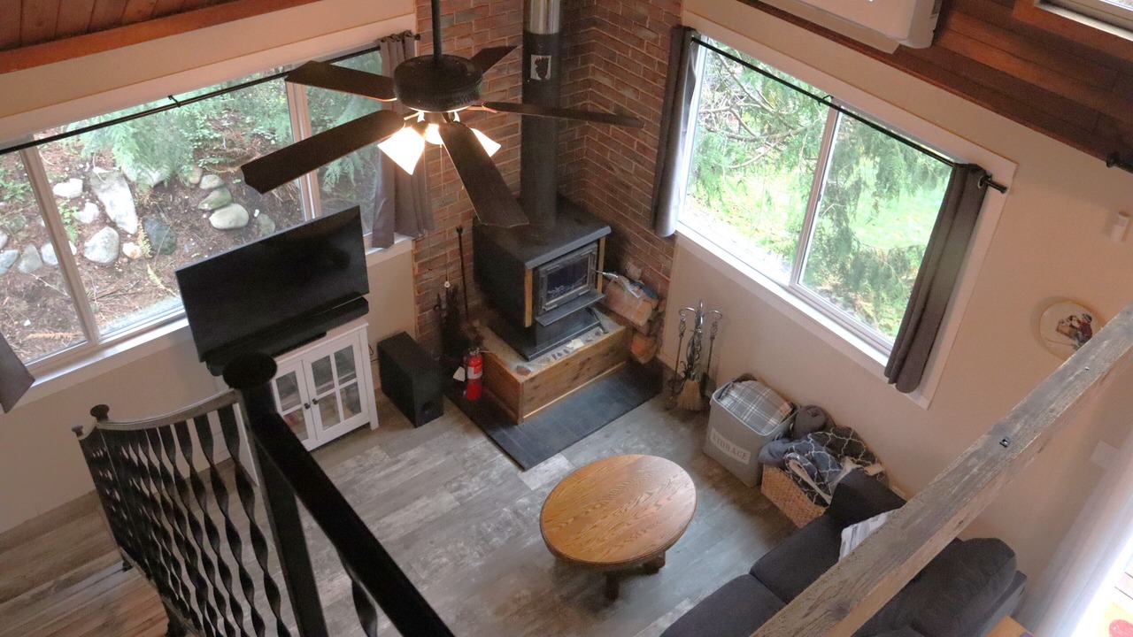 Photo of Livingroom in May Creek