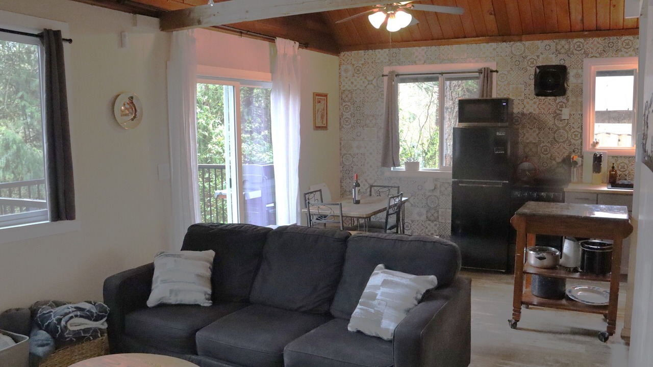 Photo of Livingroom in May Creek