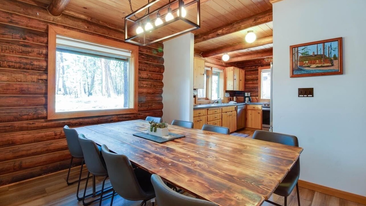 Photo of Livingroom in Black Butte Ranch