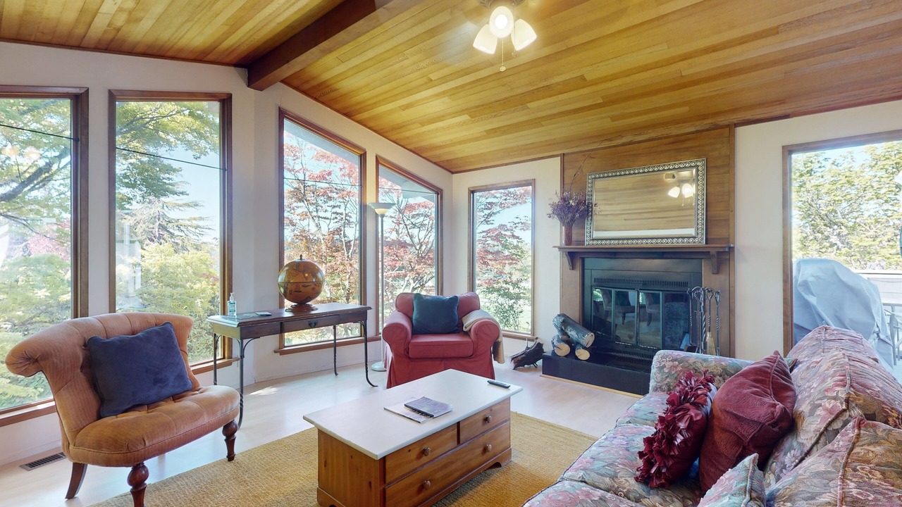 Photo of Livingroom in Bainbridge Island