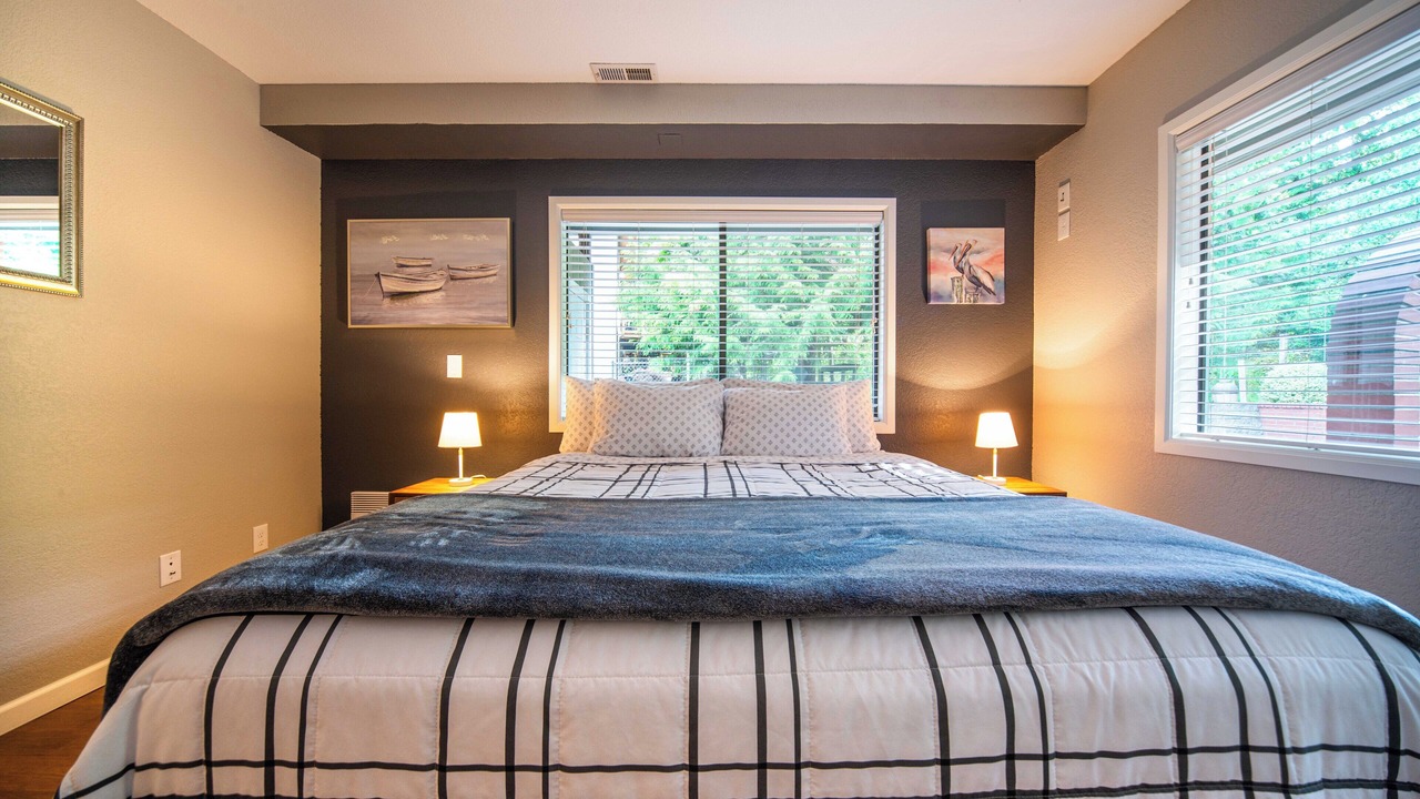 Photo of Bedroom in Fauntleroy
