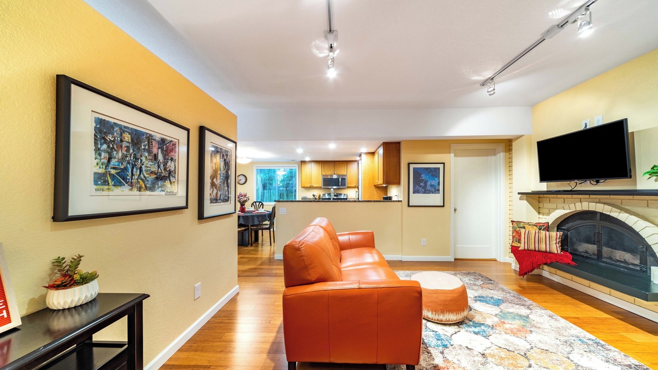Photo of Livingroom in Fauntleroy