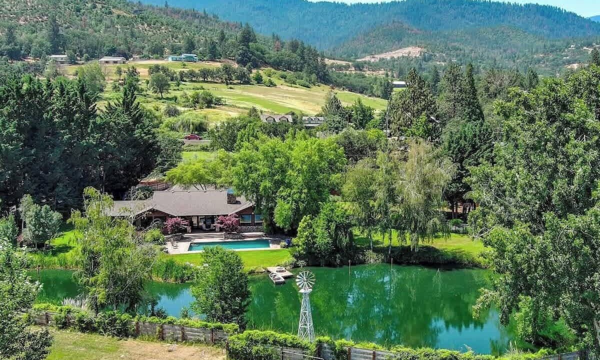 Photo of Outdoor in Ashland