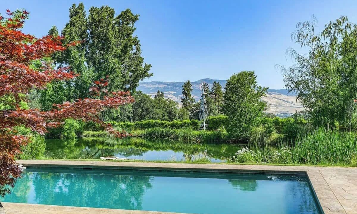 Photo of Outdoor in Ashland