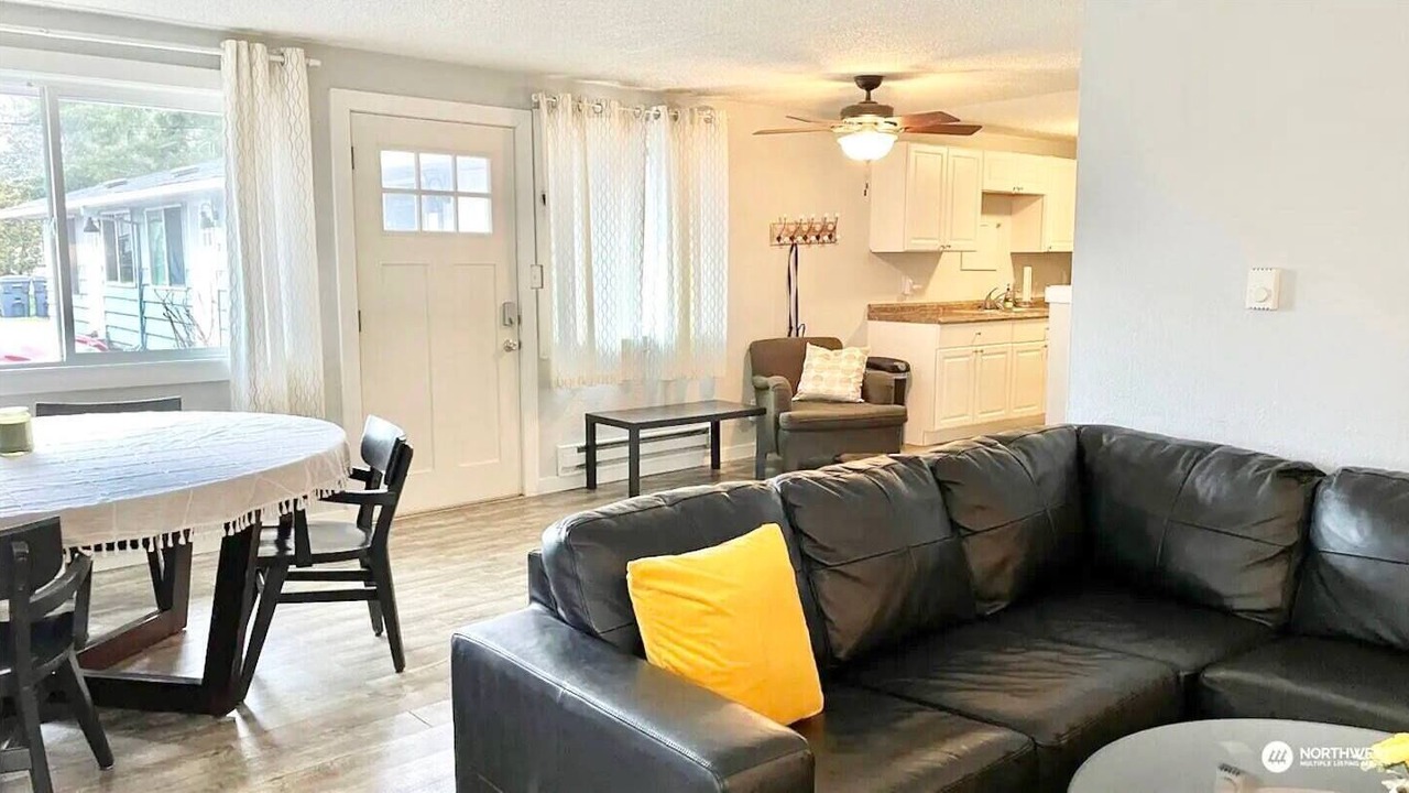 Photo of Livingroom in Lakewood