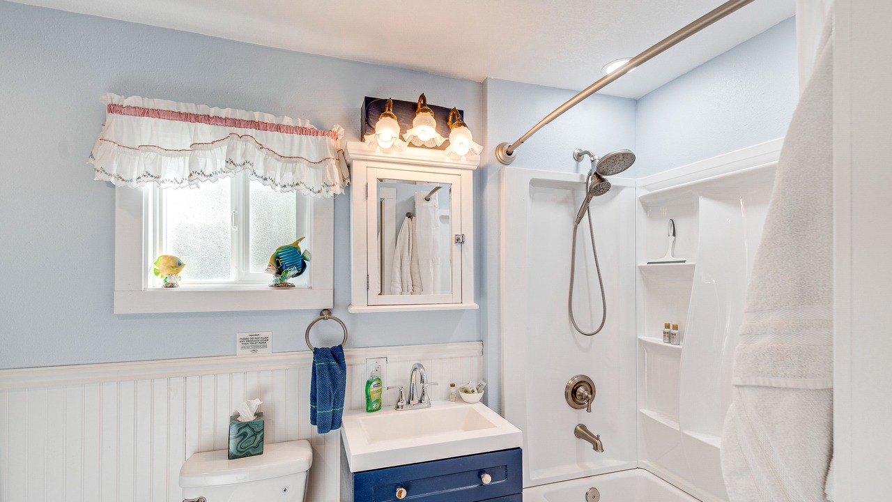 Photo of Bathroom in Grayland